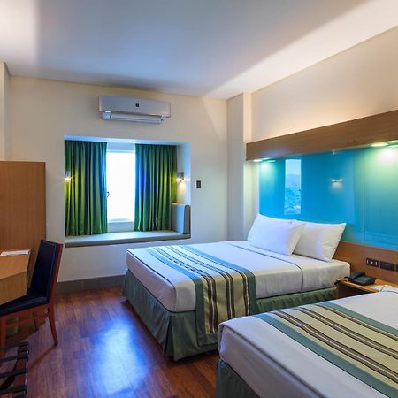 Microtel By Wyndham South Forbes Near Nuvali Santa Rosa  Bagian luar foto
