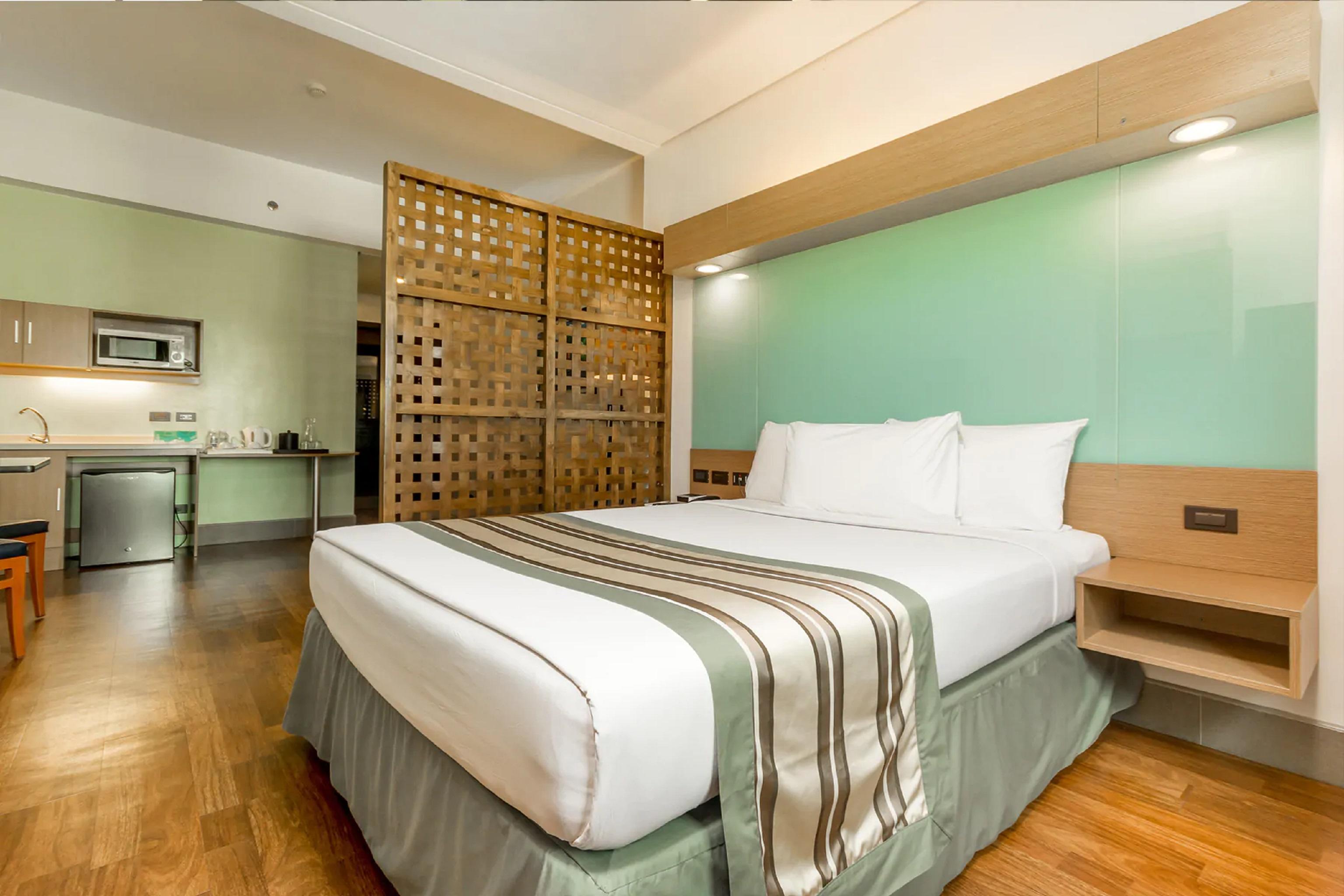 Microtel By Wyndham South Forbes Near Nuvali Santa Rosa  Bagian luar foto