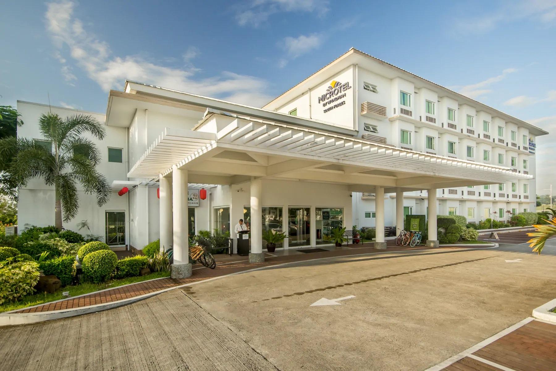 Microtel By Wyndham South Forbes Near Nuvali Santa Rosa  Bagian luar foto