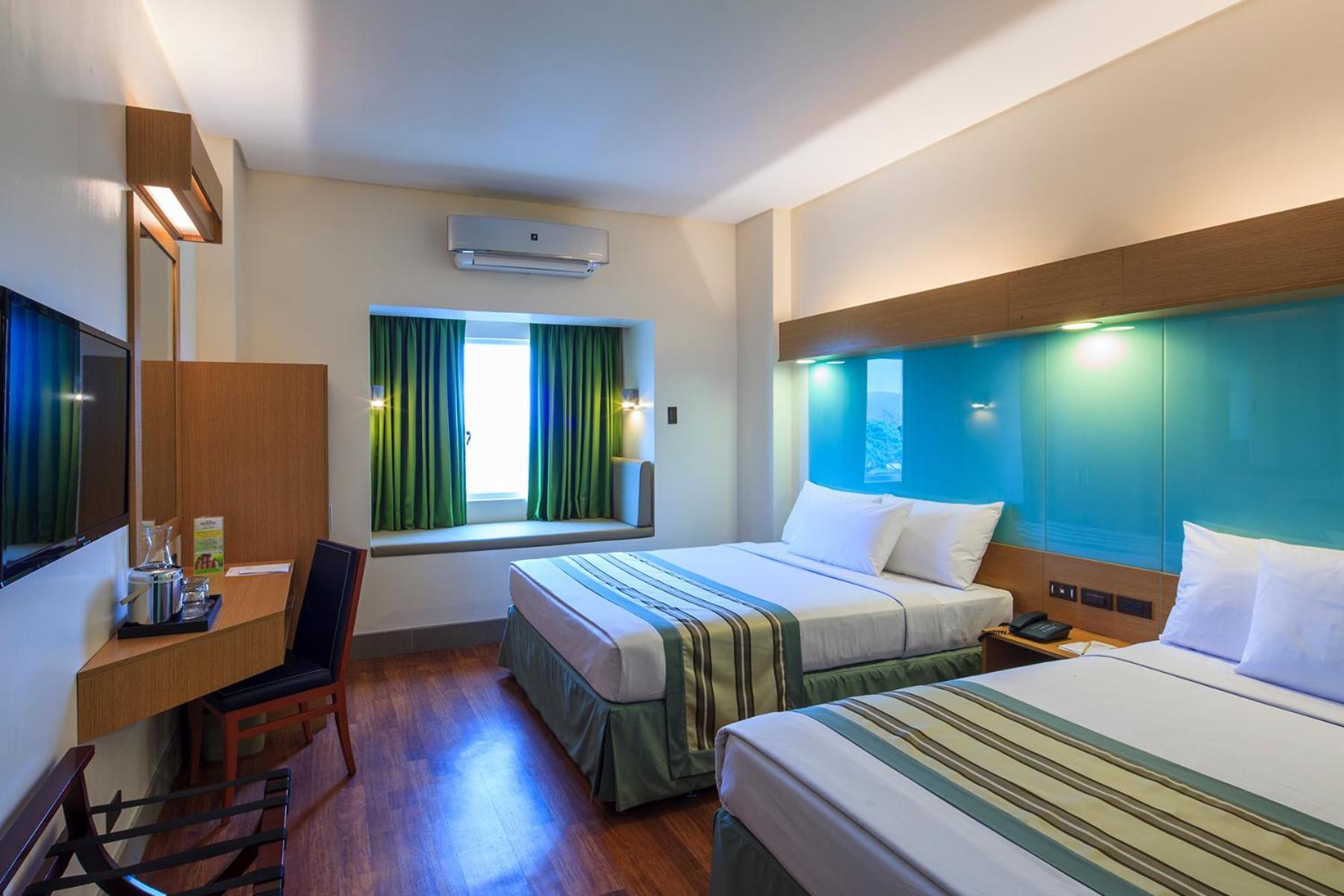 Microtel By Wyndham South Forbes Near Nuvali Santa Rosa  Bagian luar foto