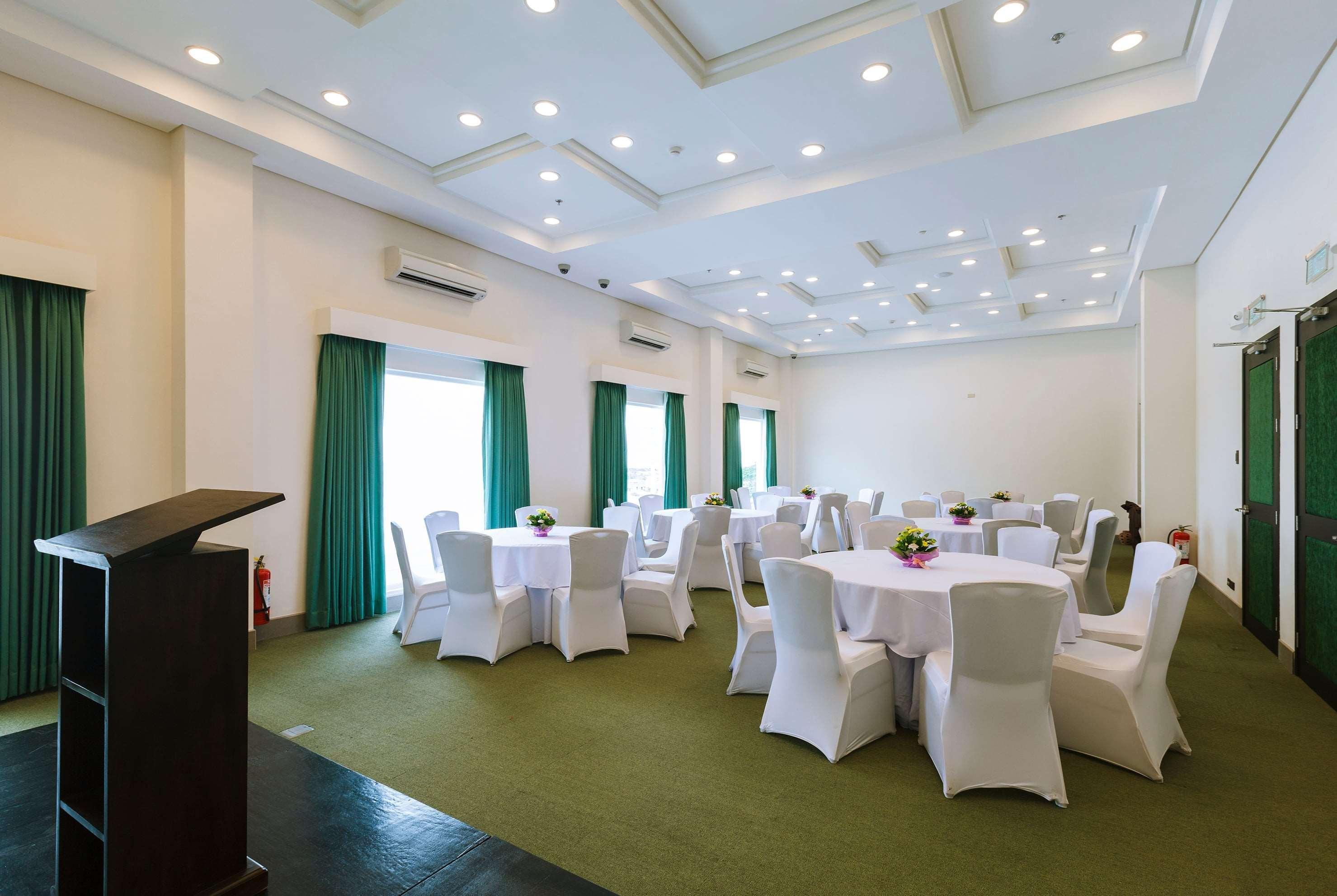 Microtel By Wyndham South Forbes Near Nuvali Santa Rosa  Bagian luar foto