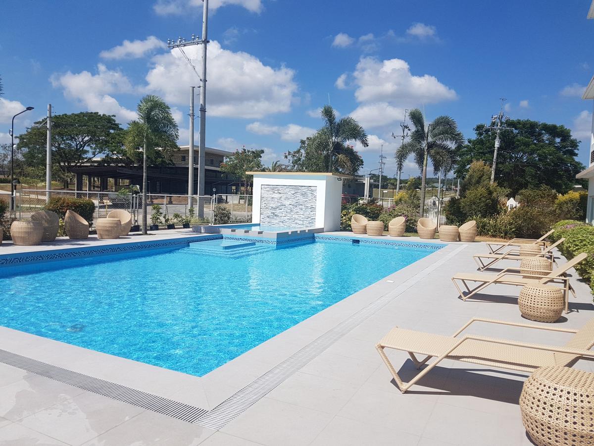 Microtel By Wyndham South Forbes Near Nuvali Santa Rosa  Bagian luar foto