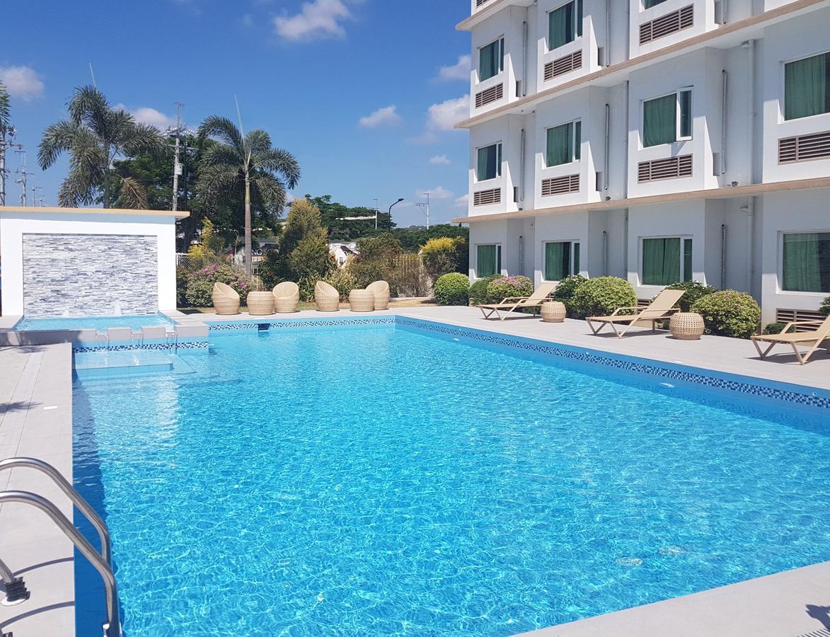 Microtel By Wyndham South Forbes Near Nuvali Santa Rosa  Bagian luar foto