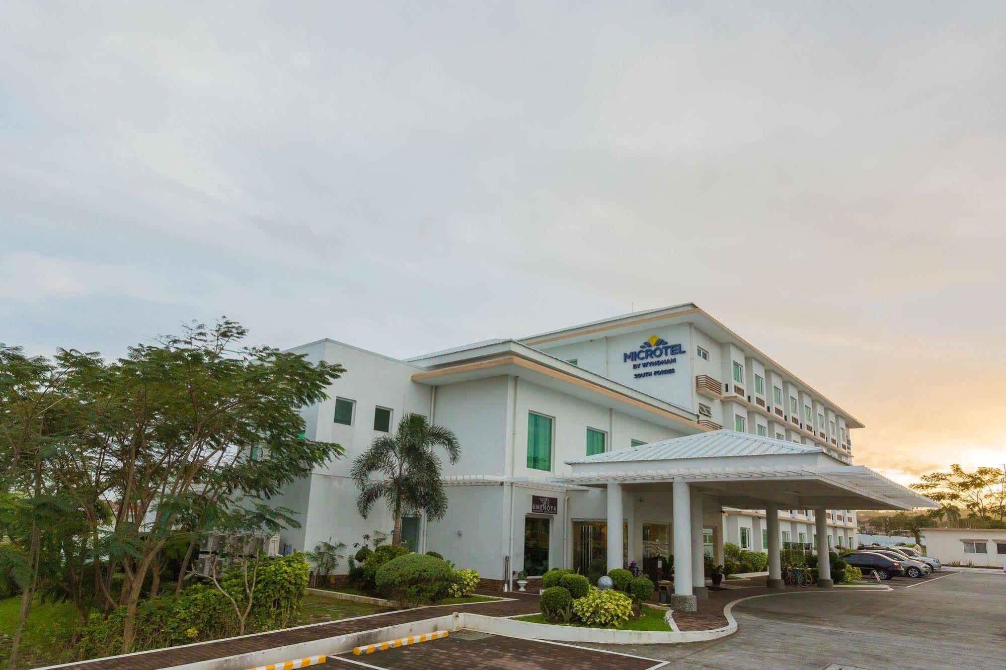 Microtel By Wyndham South Forbes Near Nuvali Santa Rosa  Bagian luar foto