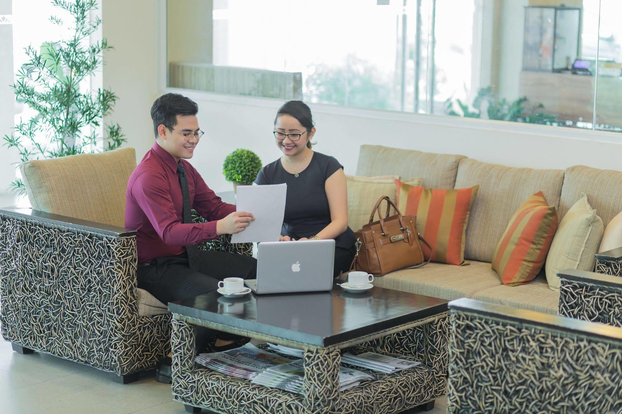 Microtel By Wyndham South Forbes Near Nuvali Santa Rosa  Bagian luar foto