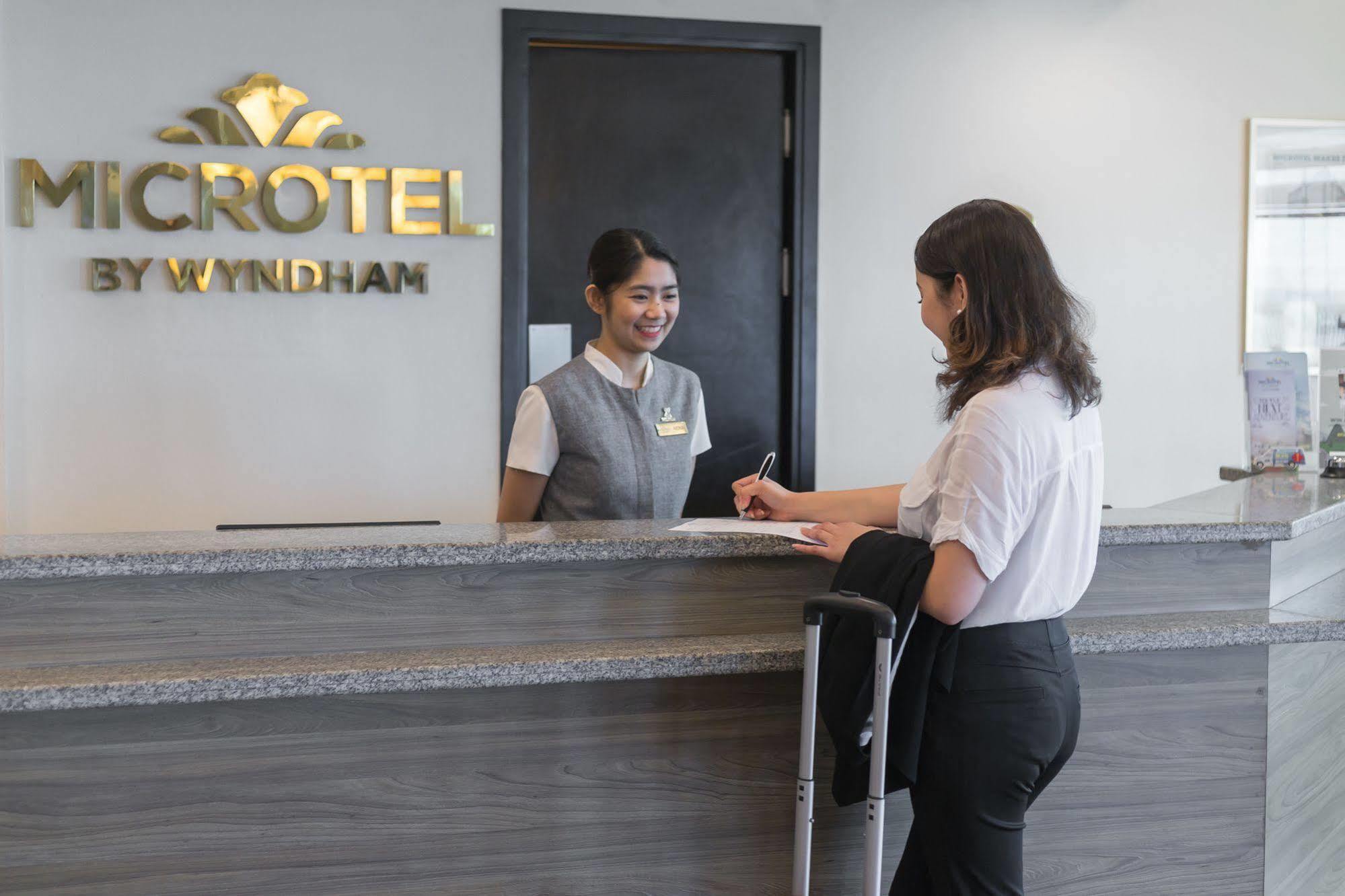Microtel By Wyndham South Forbes Near Nuvali Santa Rosa  Bagian luar foto
