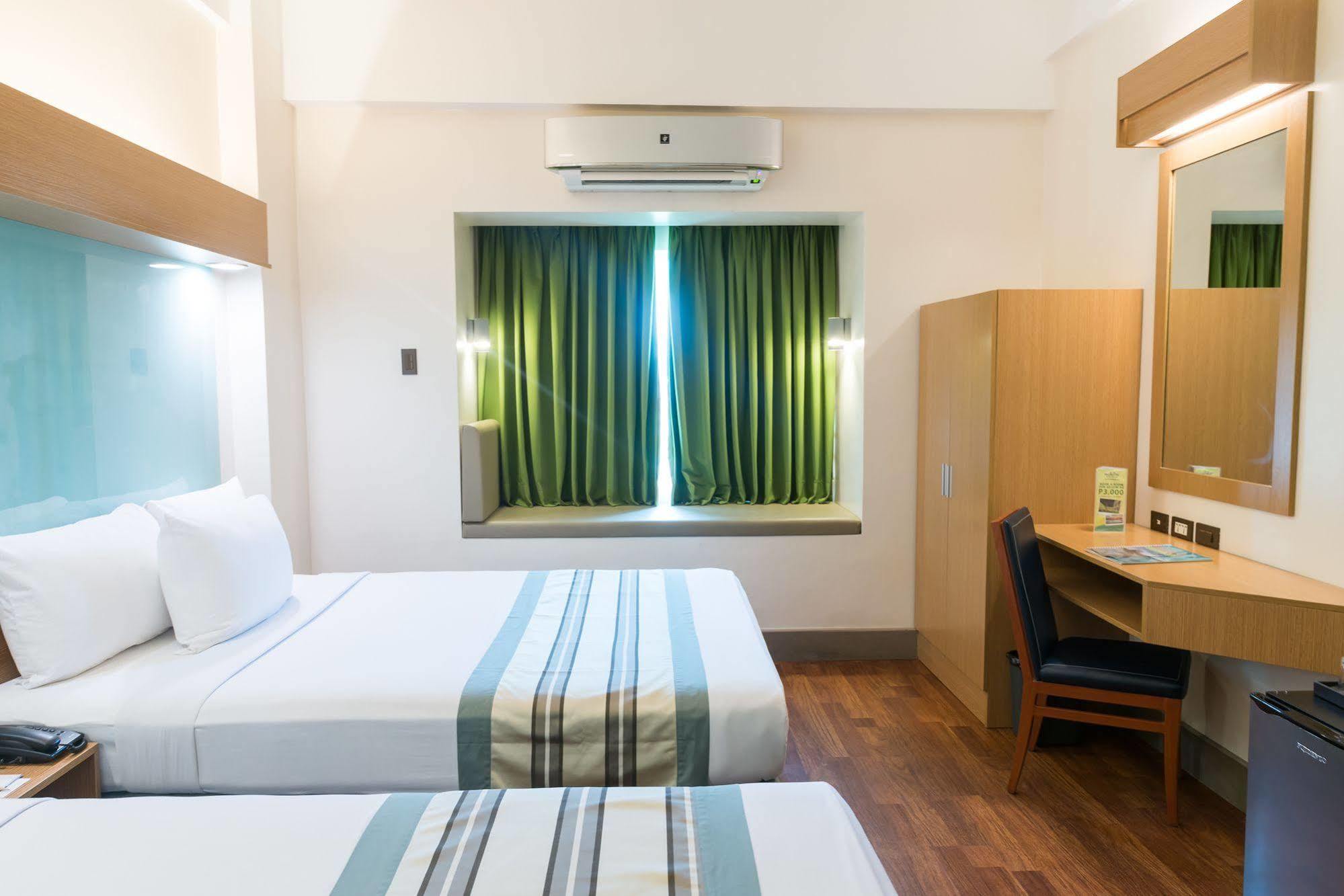 Microtel By Wyndham South Forbes Near Nuvali Santa Rosa  Bagian luar foto