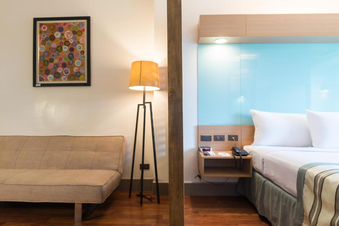 Microtel By Wyndham South Forbes Near Nuvali Santa Rosa  Bagian luar foto